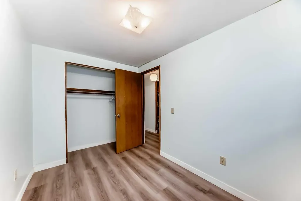 703 58 Street SE Calgary AB T2A 3S3