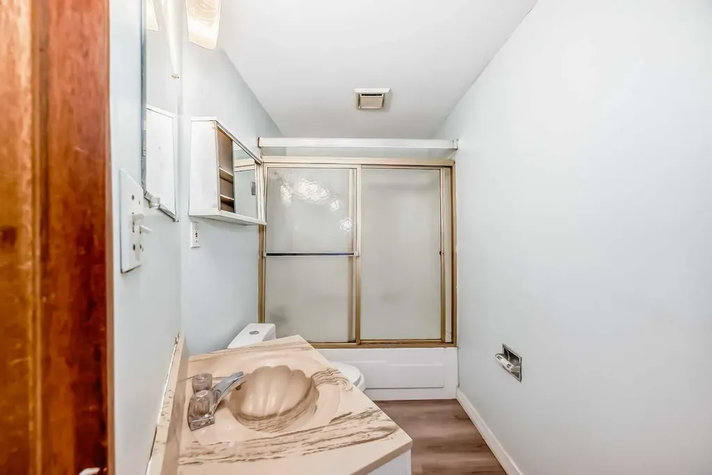 703 58 Street SE Calgary AB T2A 3S3