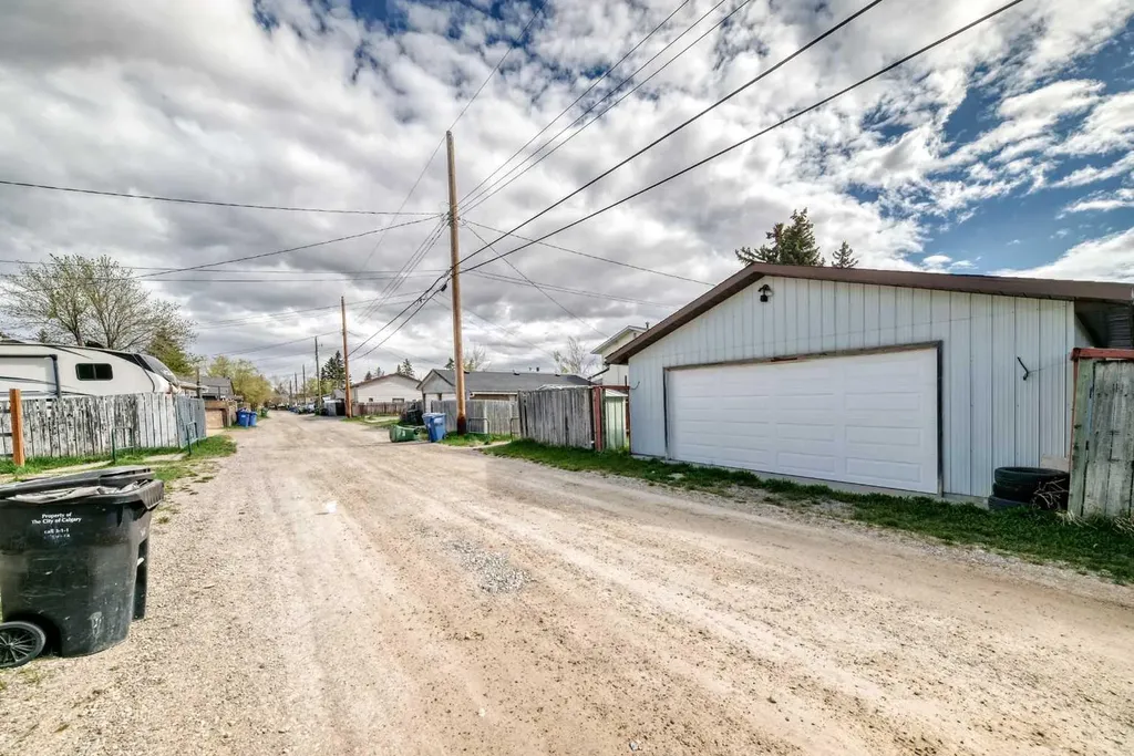 703 58 Street SE Calgary AB T2A 3S3