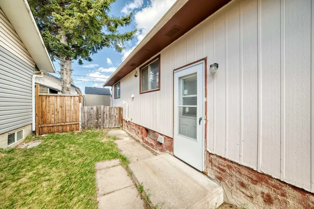703 58 Street SE Calgary AB T2A 3S3
