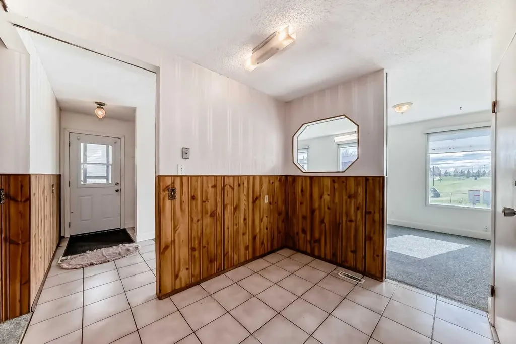 703 58 Street SE Calgary AB T2A 3S3