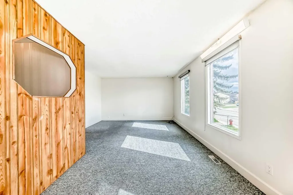703 58 Street SE Calgary AB T2A 3S3