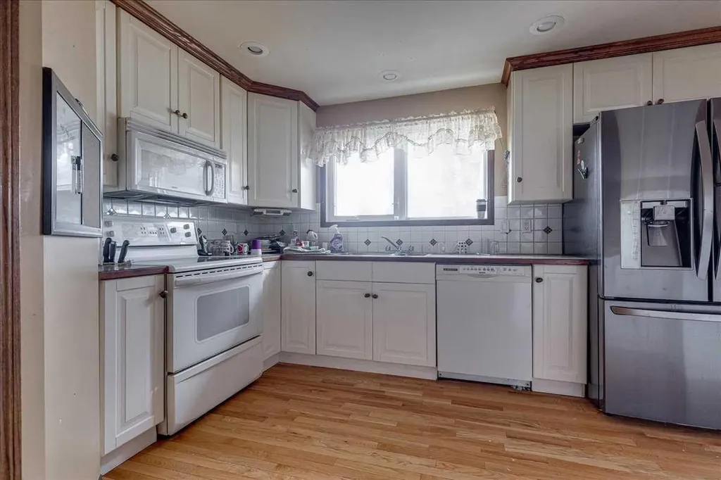 123 Nolan Street Red Deer AB T4P 1Z1