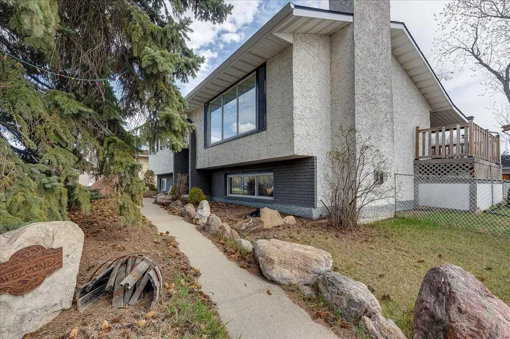 123 Nolan Street Red Deer AB T4P 1Z1