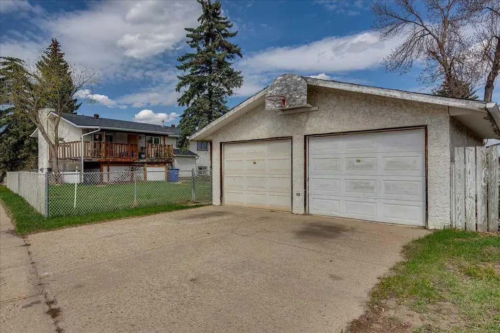 123 Nolan Street Red Deer AB T4P 1Z1