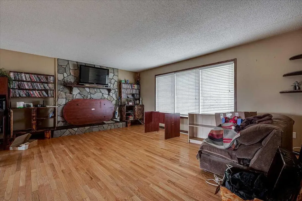 123 Nolan Street Red Deer AB T4P 1Z1