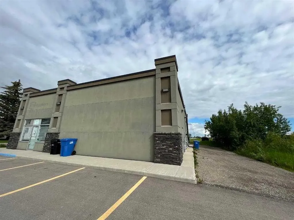 208 10 Avenue N Carstairs AB T0M 0N0