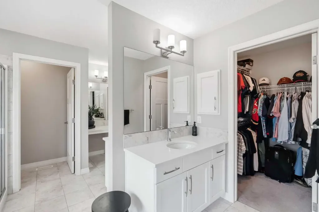 6 Mahogany Lane SE Calgary AB T3M 2J9