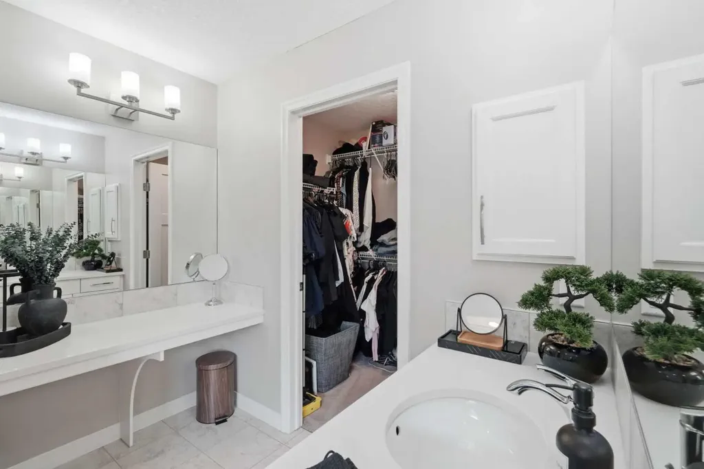 6 Mahogany Lane SE Calgary AB T3M 2J9
