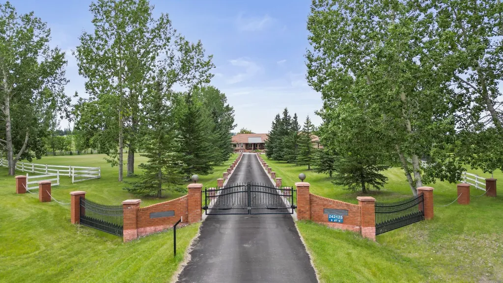 242125 8 Street E Rural Foothills County AB T1S 3L2