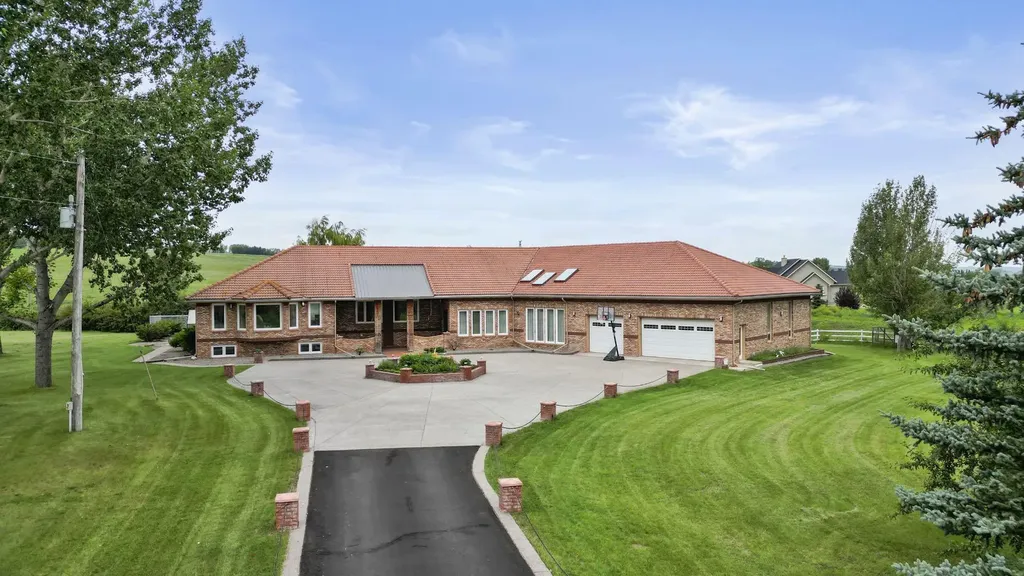 242125 8 Street E Rural Foothills County AB T1S 3L2