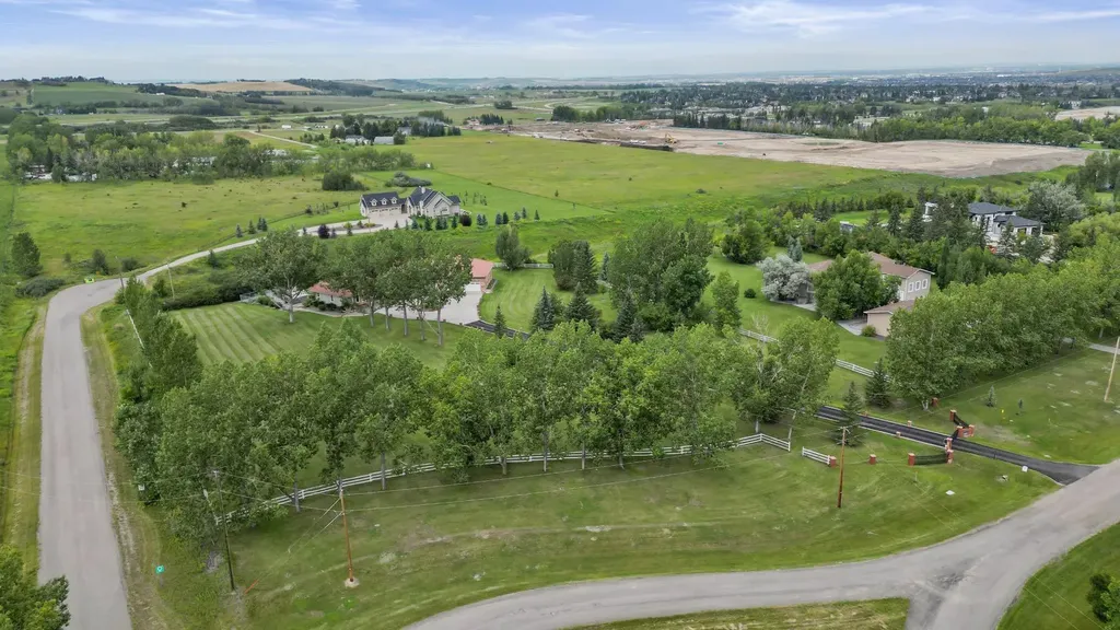 242125 8 Street E Rural Foothills County AB T1S 3L2