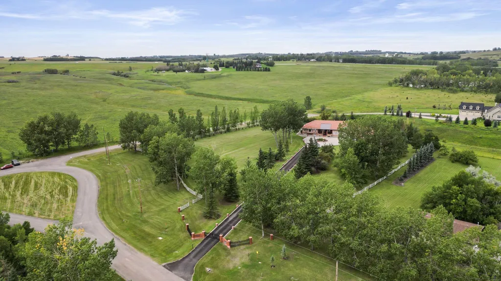 242125 8 Street E Rural Foothills County AB T1S 3L2