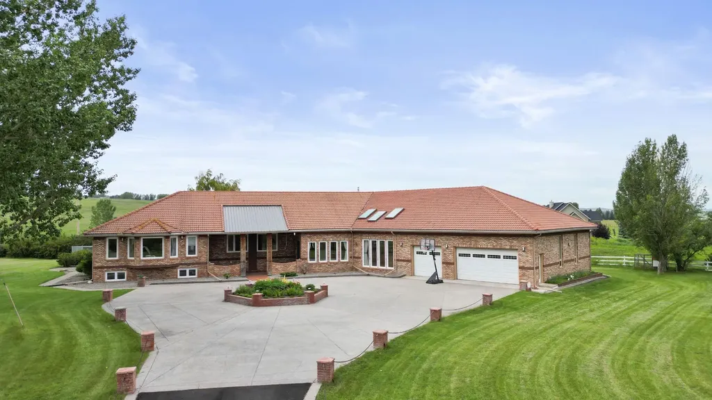 242125 8 Street E Rural Foothills County AB T1S 3L2