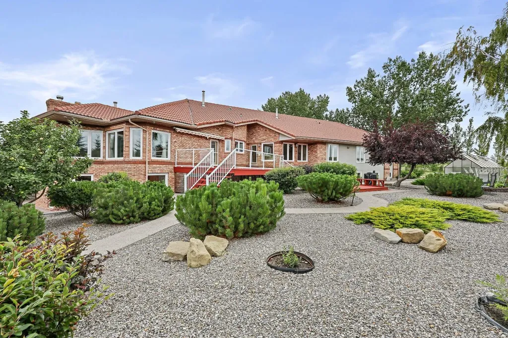 242125 8 Street E Rural Foothills County AB T1S 3L2