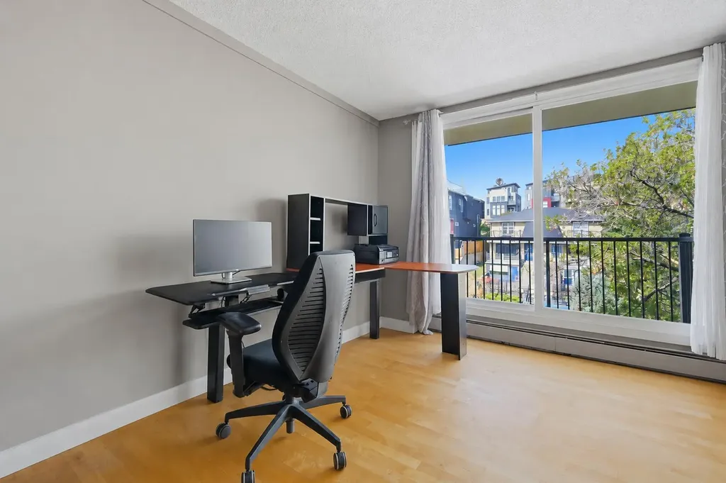 2220 16a Street SW Calgary AB T2T 4K2