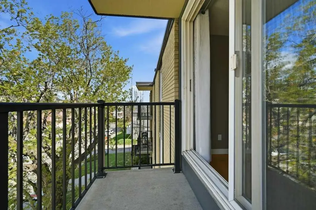 2220 16a Street SW Calgary AB T2T 4K2
