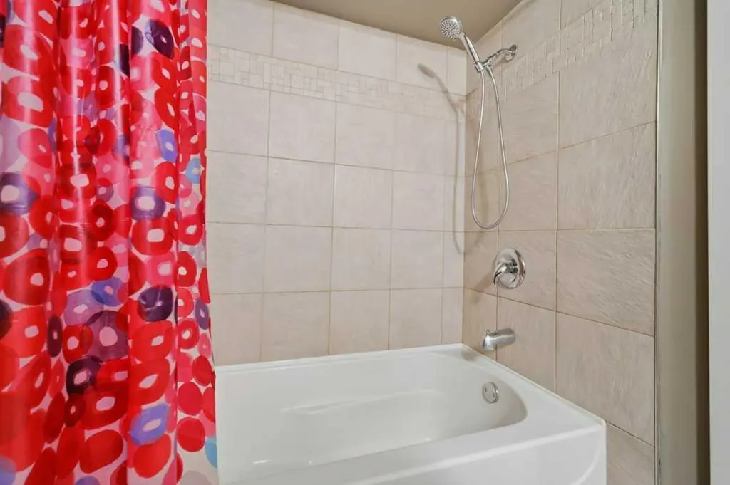 2220 16a Street SW Calgary AB T2T 4K2