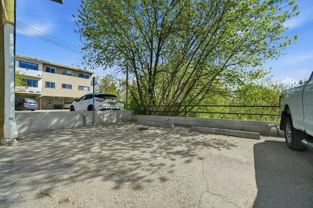 2220 16a Street SW Calgary AB T2T 4K2