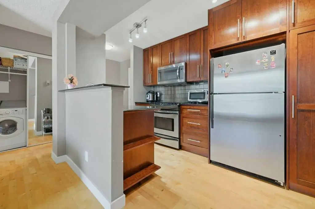 2220 16a Street SW Calgary AB T2T 4K2