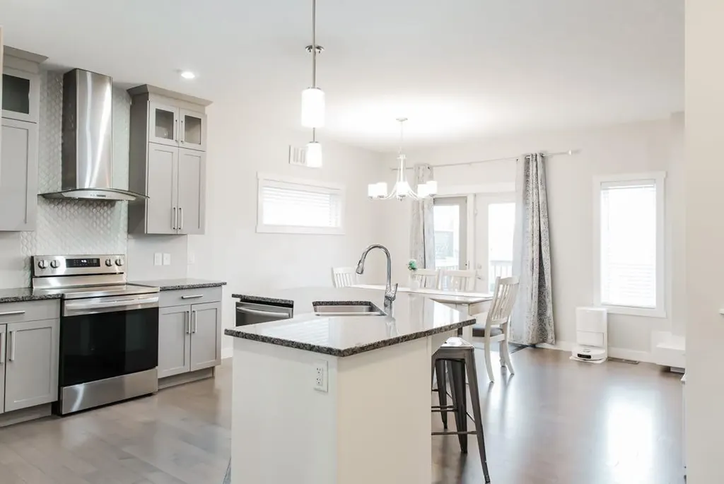 8877 85a Avenue Grande Prairie AB T8X 0R5