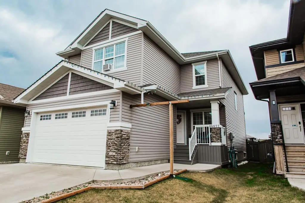 8877 85a Avenue Grande Prairie AB T8X 0R5
