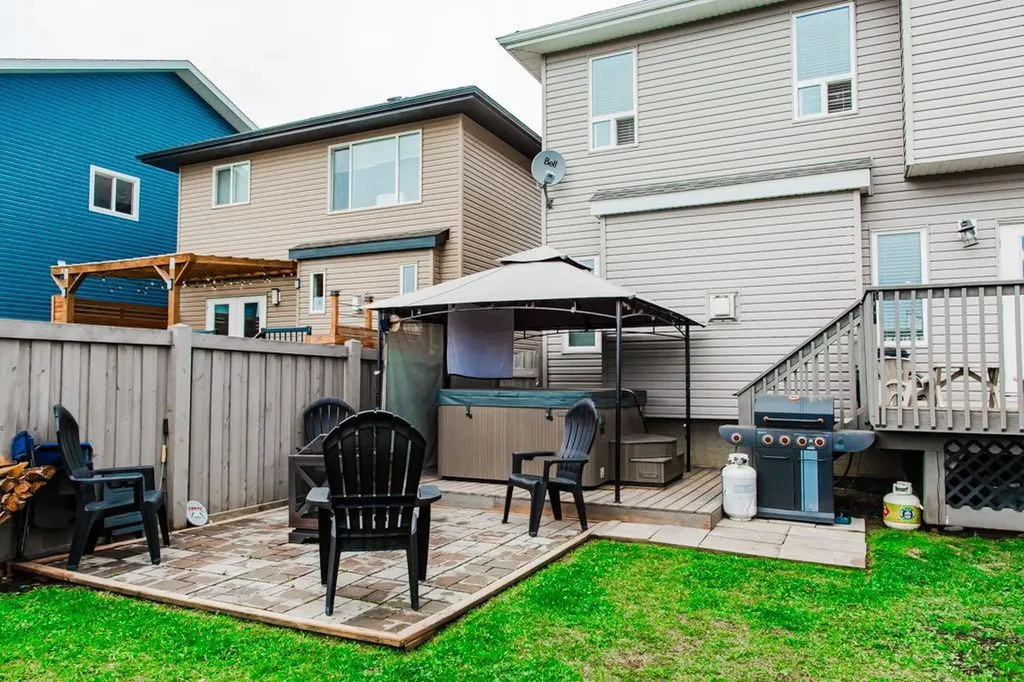 8877 85a Avenue Grande Prairie AB T8X 0R5