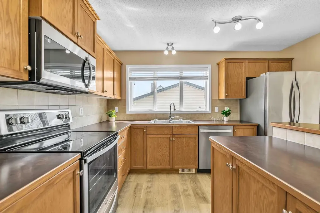 247 Evermeadow Avenue SW Calgary AB T2Y 4X2
