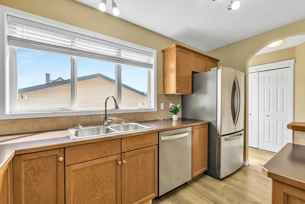 247 Evermeadow Avenue SW Calgary AB T2Y 4X2