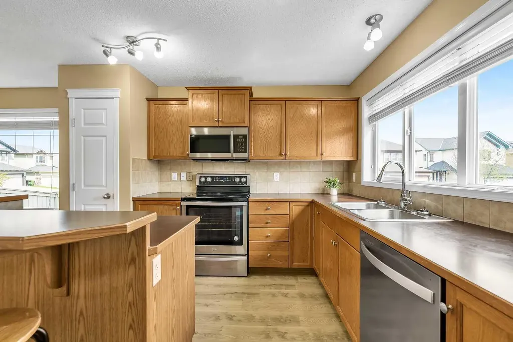 247 Evermeadow Avenue SW Calgary AB T2Y 4X2
