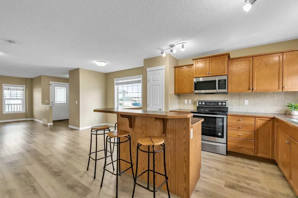 247 Evermeadow Avenue SW Calgary AB T2Y 4X2