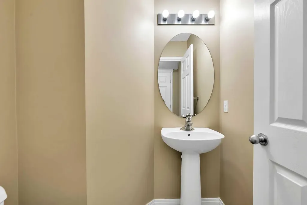 247 Evermeadow Avenue SW Calgary AB T2Y 4X2