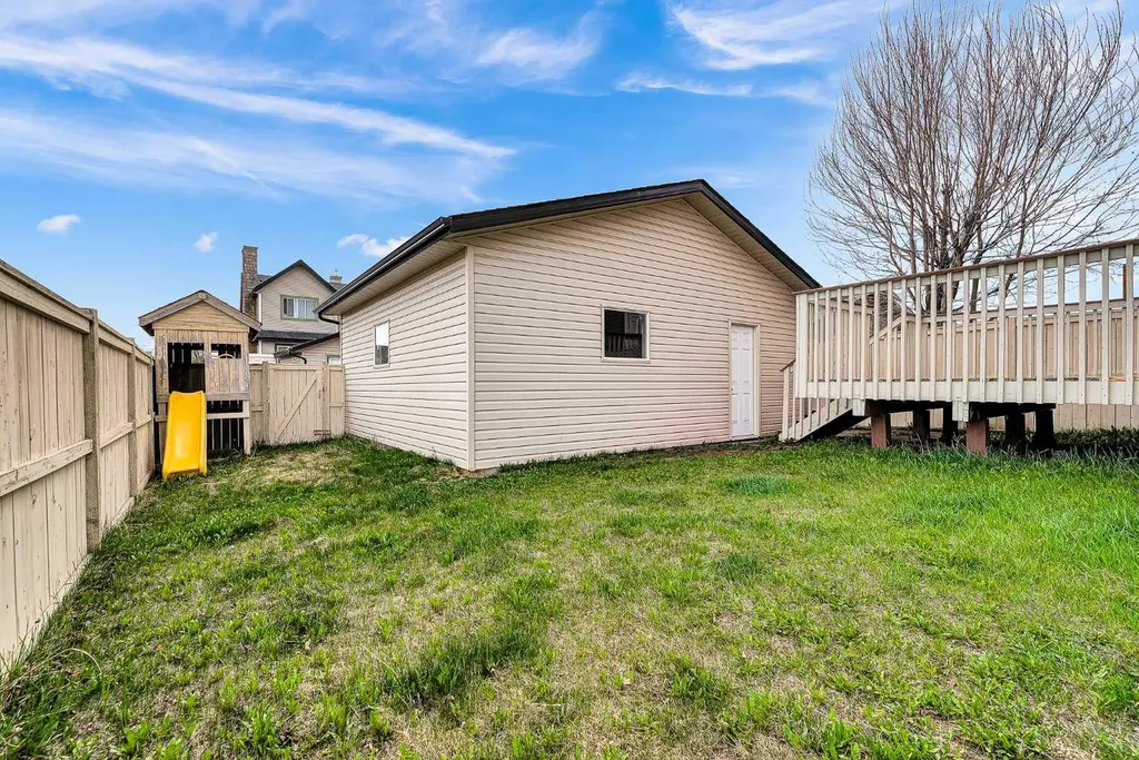 247 Evermeadow Avenue SW Calgary AB T2Y 4X2