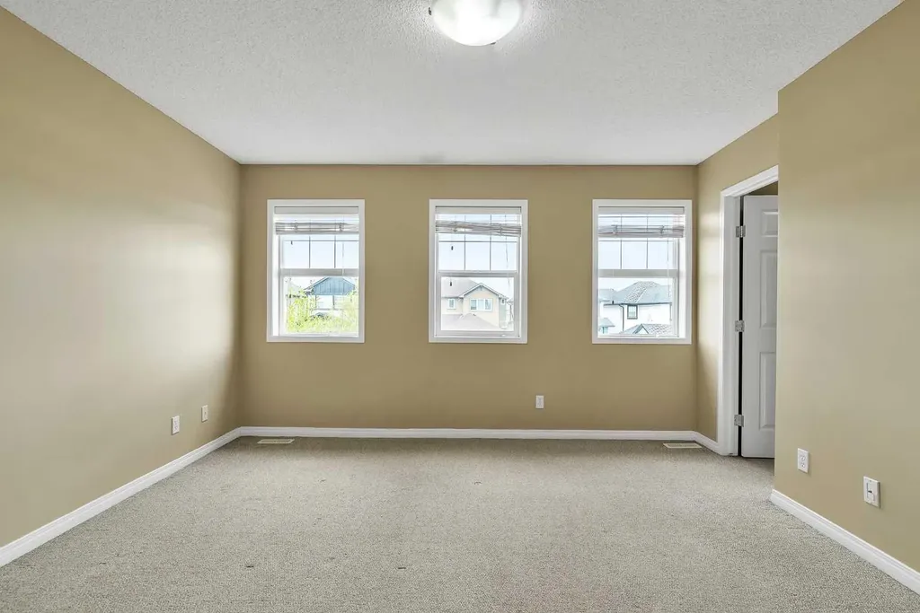 247 Evermeadow Avenue SW Calgary AB T2Y 4X2