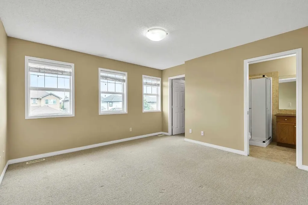 247 Evermeadow Avenue SW Calgary AB T2Y 4X2