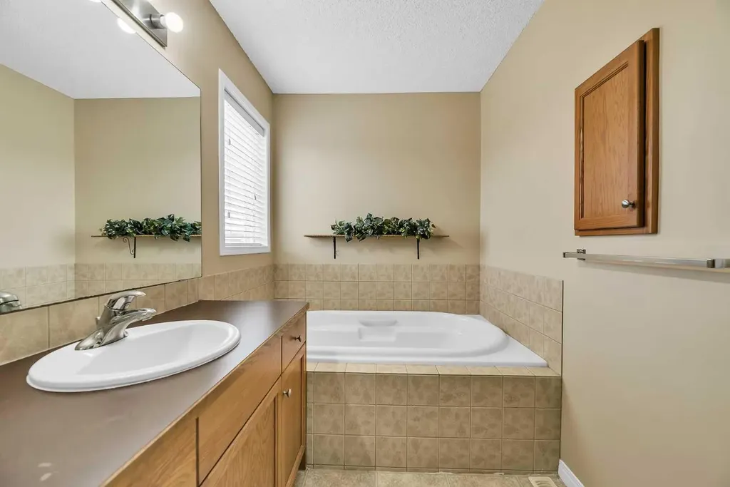 247 Evermeadow Avenue SW Calgary AB T2Y 4X2