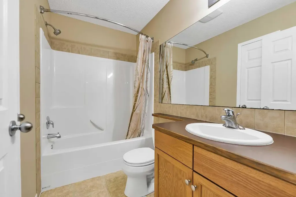 247 Evermeadow Avenue SW Calgary AB T2Y 4X2