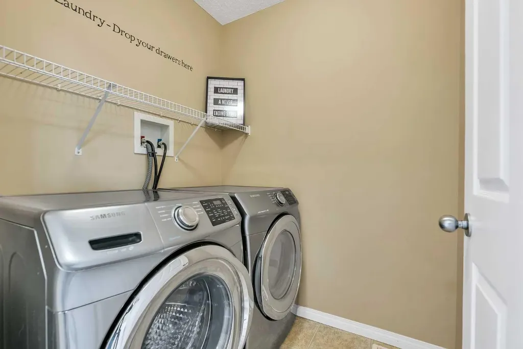 247 Evermeadow Avenue SW Calgary AB T2Y 4X2
