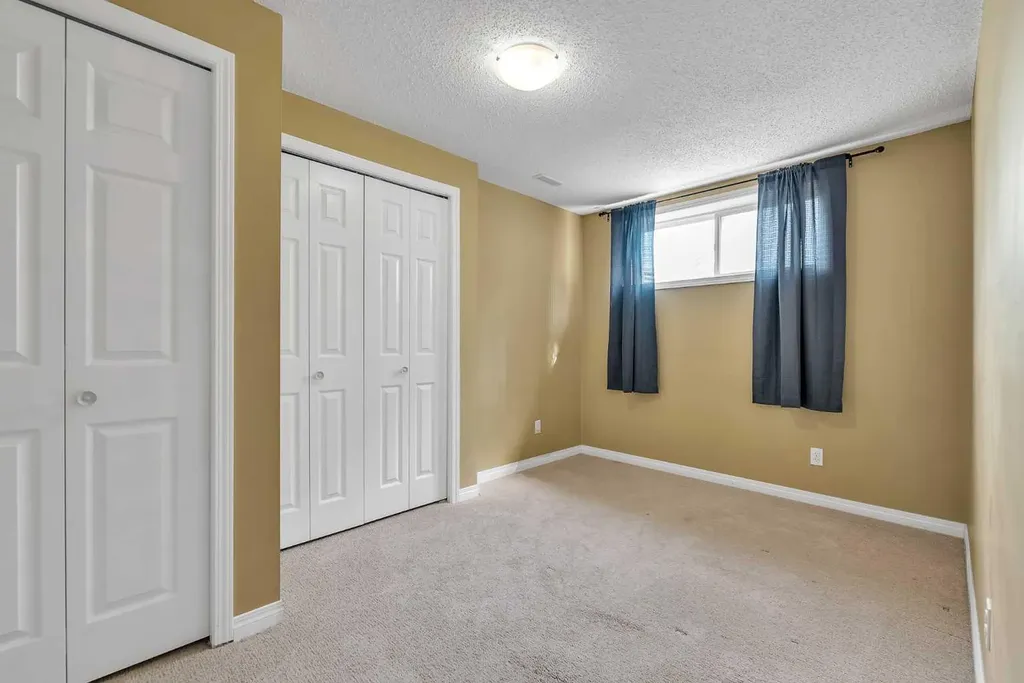 247 Evermeadow Avenue SW Calgary AB T2Y 4X2
