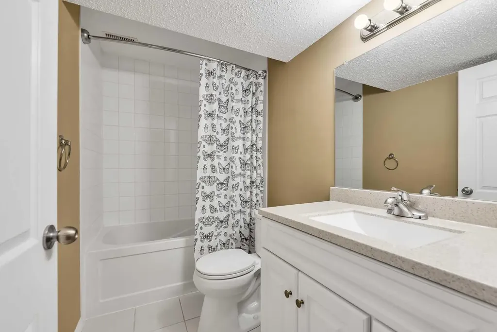 247 Evermeadow Avenue SW Calgary AB T2Y 4X2
