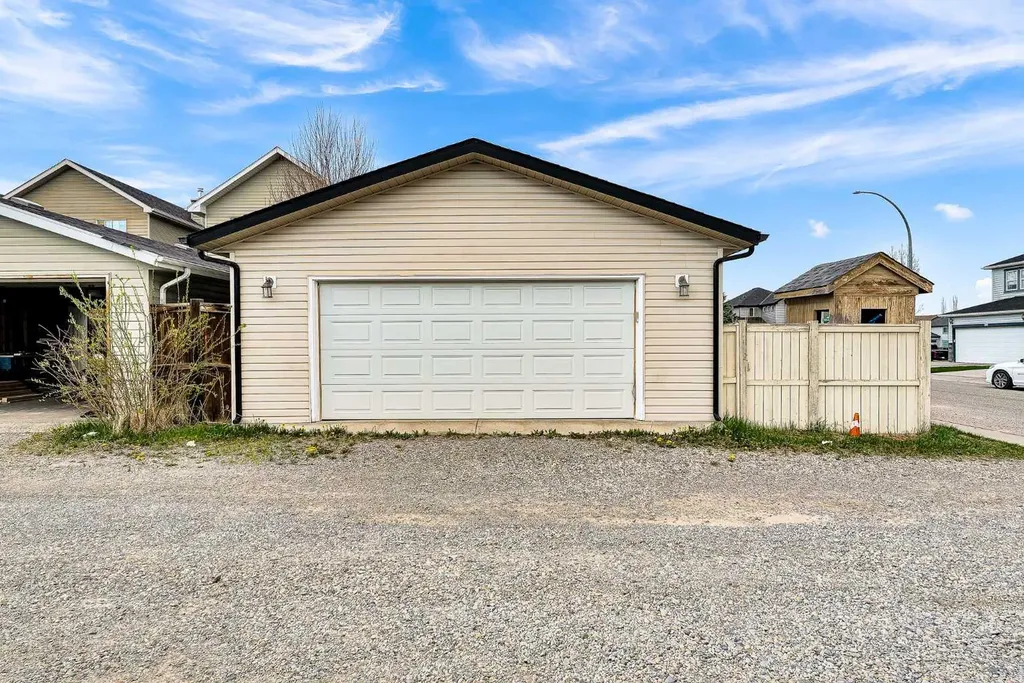 247 Evermeadow Avenue SW Calgary AB T2Y 4X2