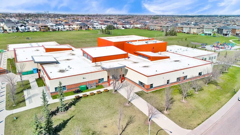 247 Evermeadow Avenue SW Calgary AB T2Y 4X2
