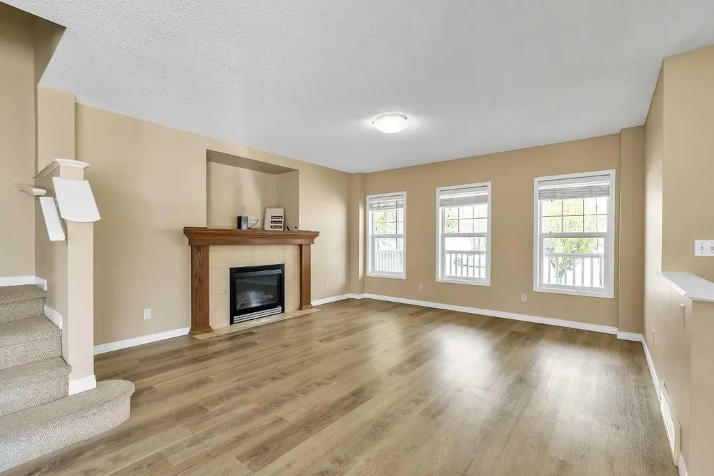 247 Evermeadow Avenue SW Calgary AB T2Y 4X2