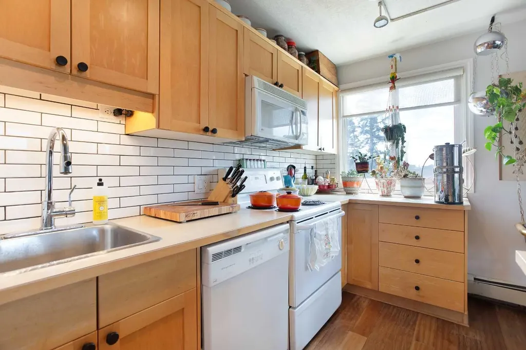 2515 14a Street SW Calgary AB T2T 3X6