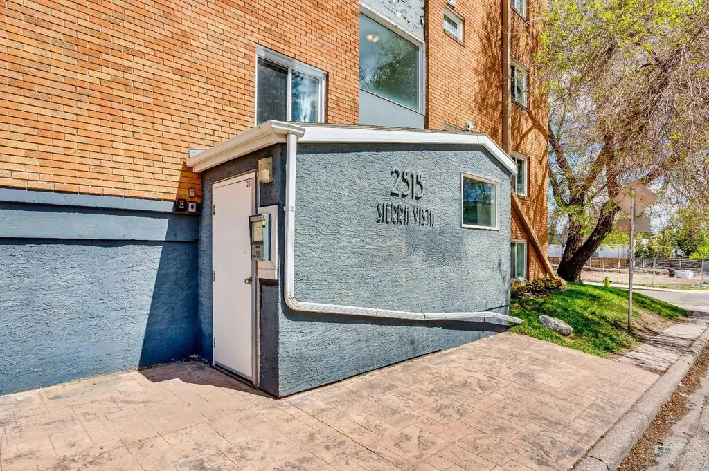 2515 14a Street SW Calgary AB T2T 3X6