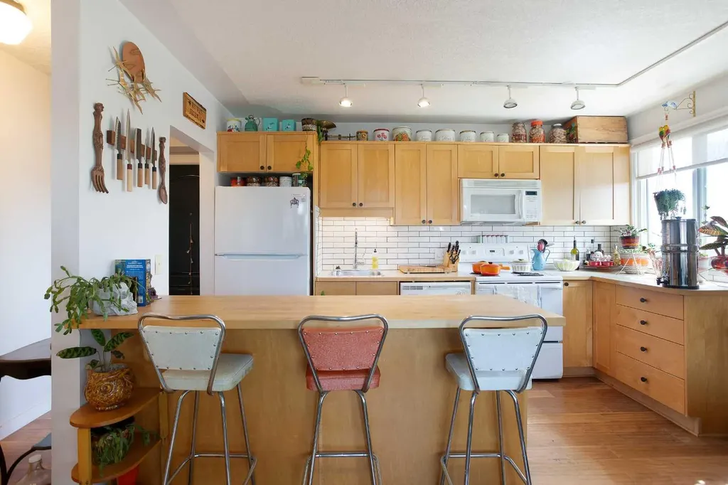 2515 14a Street SW Calgary AB T2T 3X6