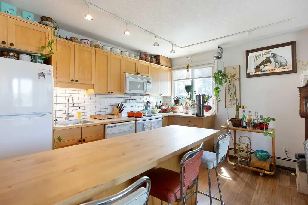 2515 14a Street SW Calgary AB T2T 3X6