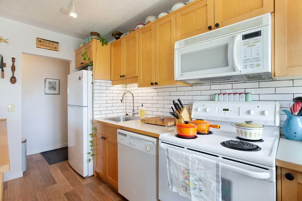 2515 14a Street SW Calgary AB T2T 3X6