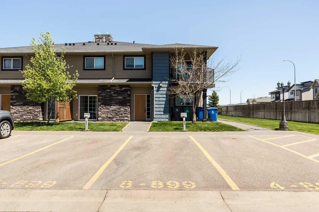 Lethbridge AB, 899 Mt Sundance Manor W, Unit 8
