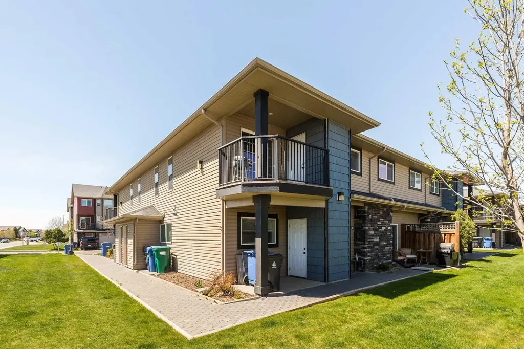 899 Mt Sundance Manor W Lethbridge AB T1J 1X7